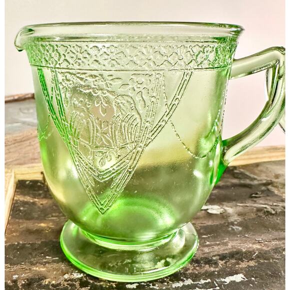 1930s Green Depression Glass Sugar and Creamer Set in Georgian Lovebird - Picture 2 of 7